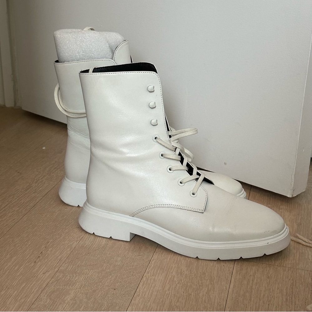 WHITE STUART WEITZMAN MCKENZEE BOOTS - SIZE 7.5